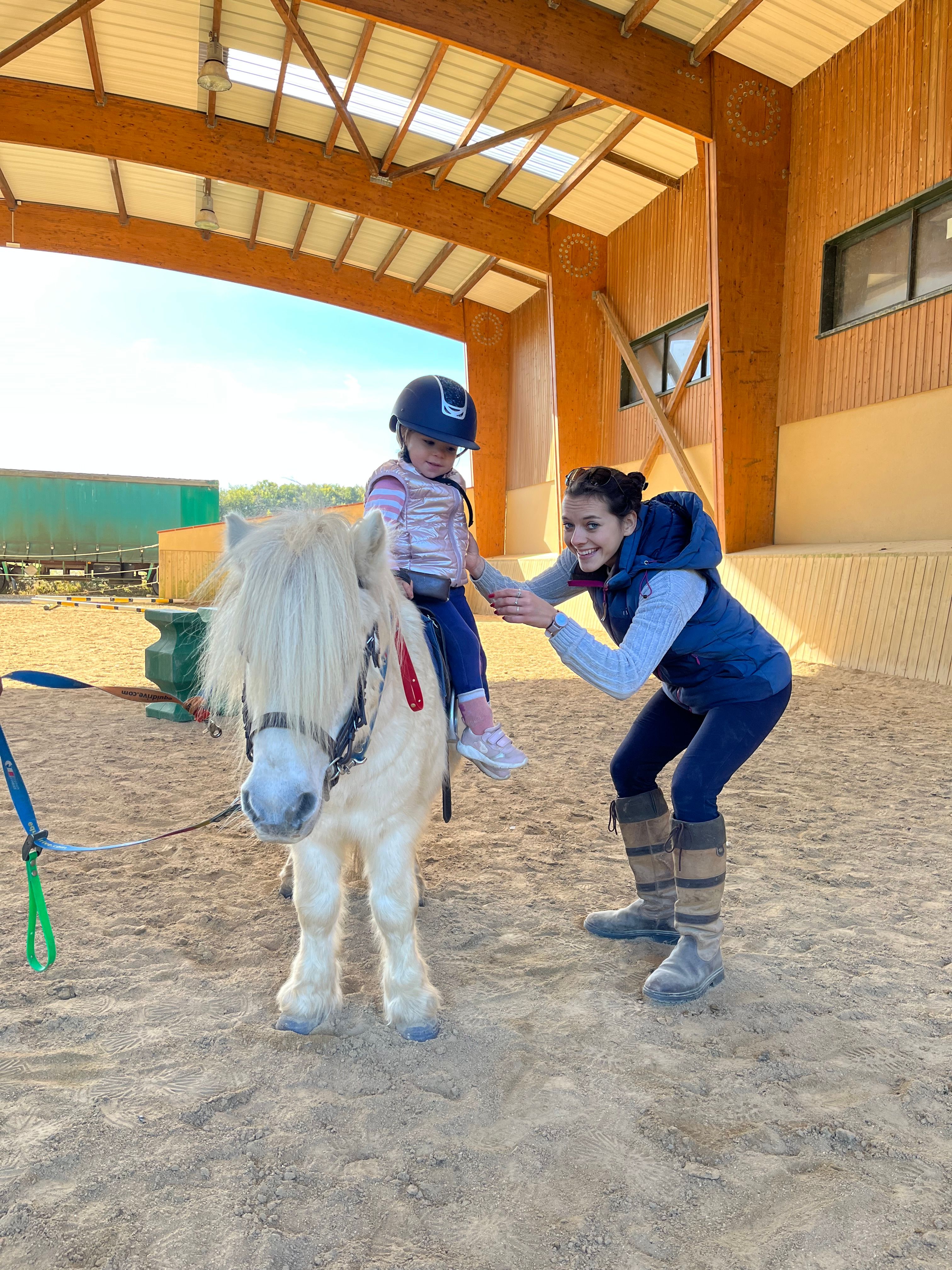 Éveil aux poneys - enfant et poney